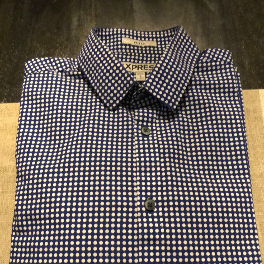 Express Men's fitted polka dot button down shirt